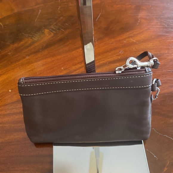 VGUC. Coach brown leather wristlet. - Picture 4 of 10